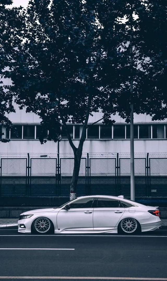 有没有雅阁大哥帮我介绍一下2018款 260TURBO精英版国VI，最近想买车了，对车没有任何了解，希望大哥们能给我说说