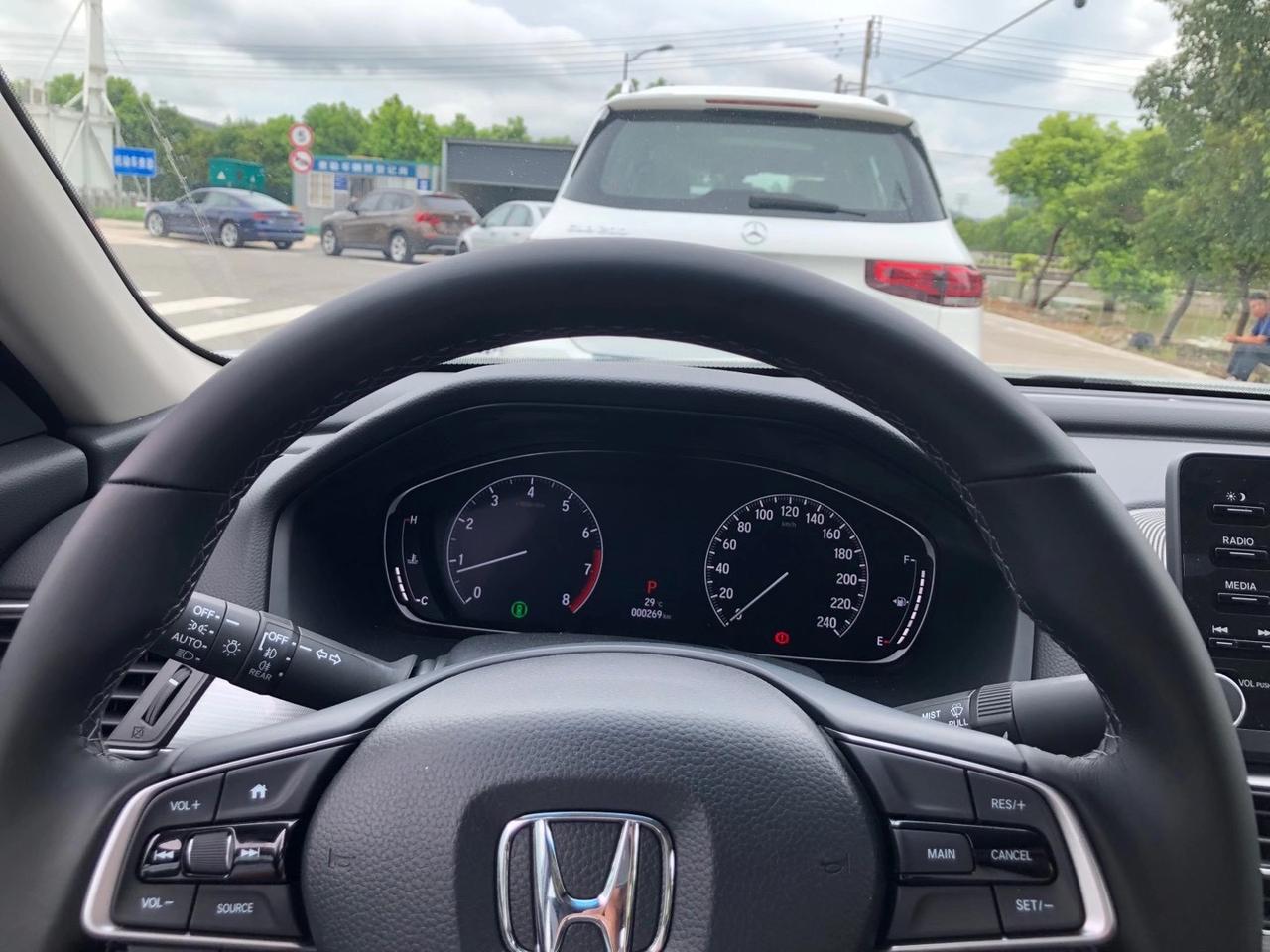 本田雅阁 懂得老哥帮忙看下哪款车