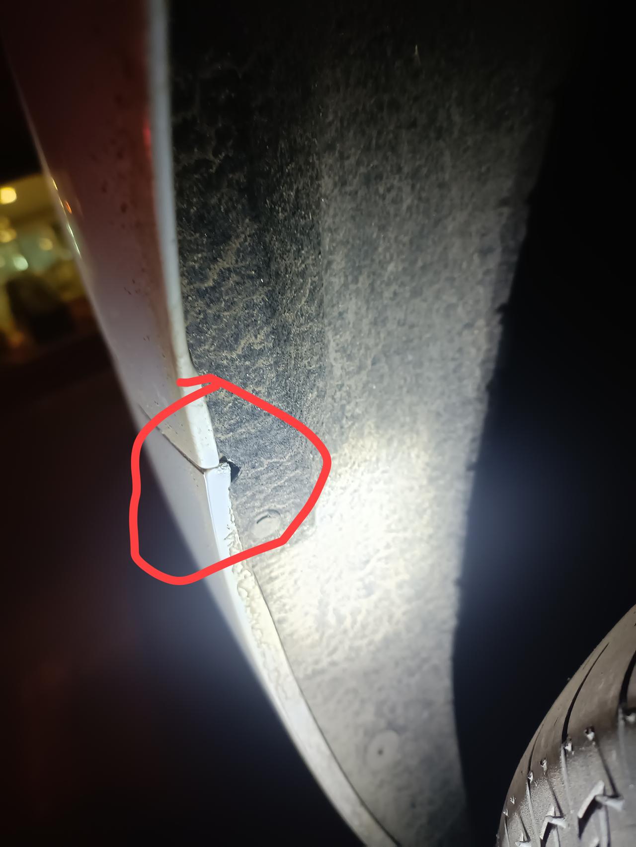 还没20天的凯美瑞前后杠角上有点掉漆 4S店能处理吗