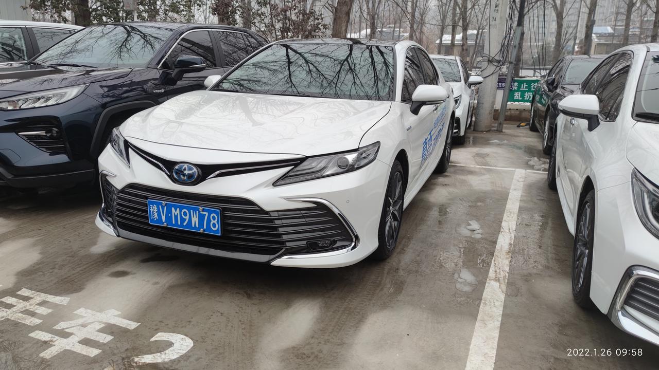 凯美瑞外观内饰你觉得哪个颜色好看？