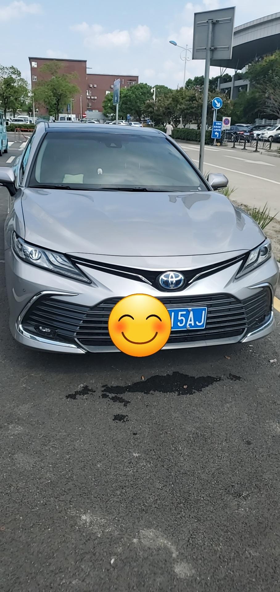 丰田凯美瑞 4S店送的膜太黑，晚上不开侧窗根本看不见，安全隐患太大，现在看了美基V10跟强生领域，各位车友推荐那款