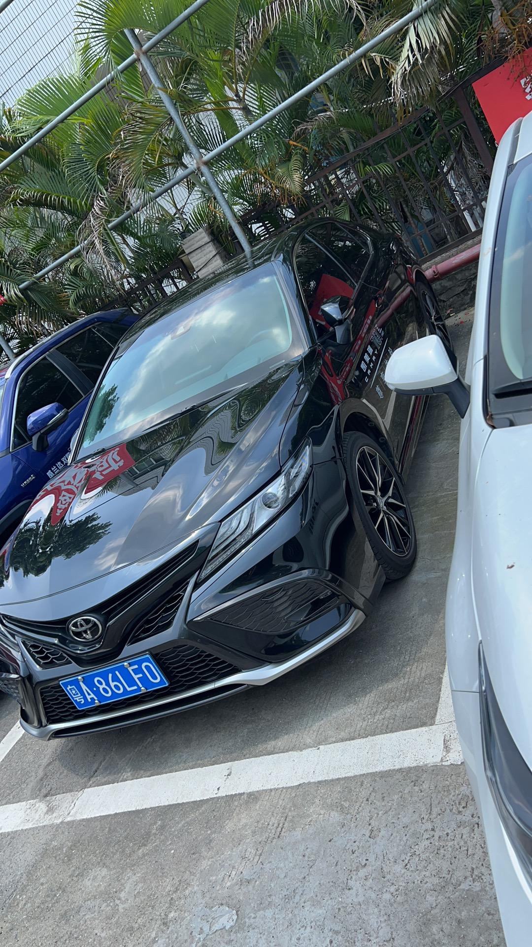 订车啦，今天28日，上次为微信谈好自己上牌19.6，凯美瑞锋尚版黑色，结果去到现场，完全是按丰云行的给优惠的，因为当时谈
