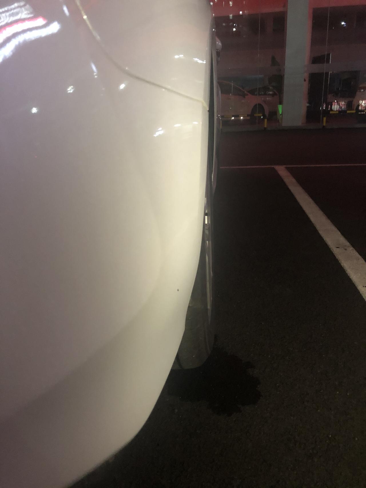 今天验车发现后轮有外八，我对比其他的凯美瑞也有点，但是没有我的严重，这怎么回事，正常吗？