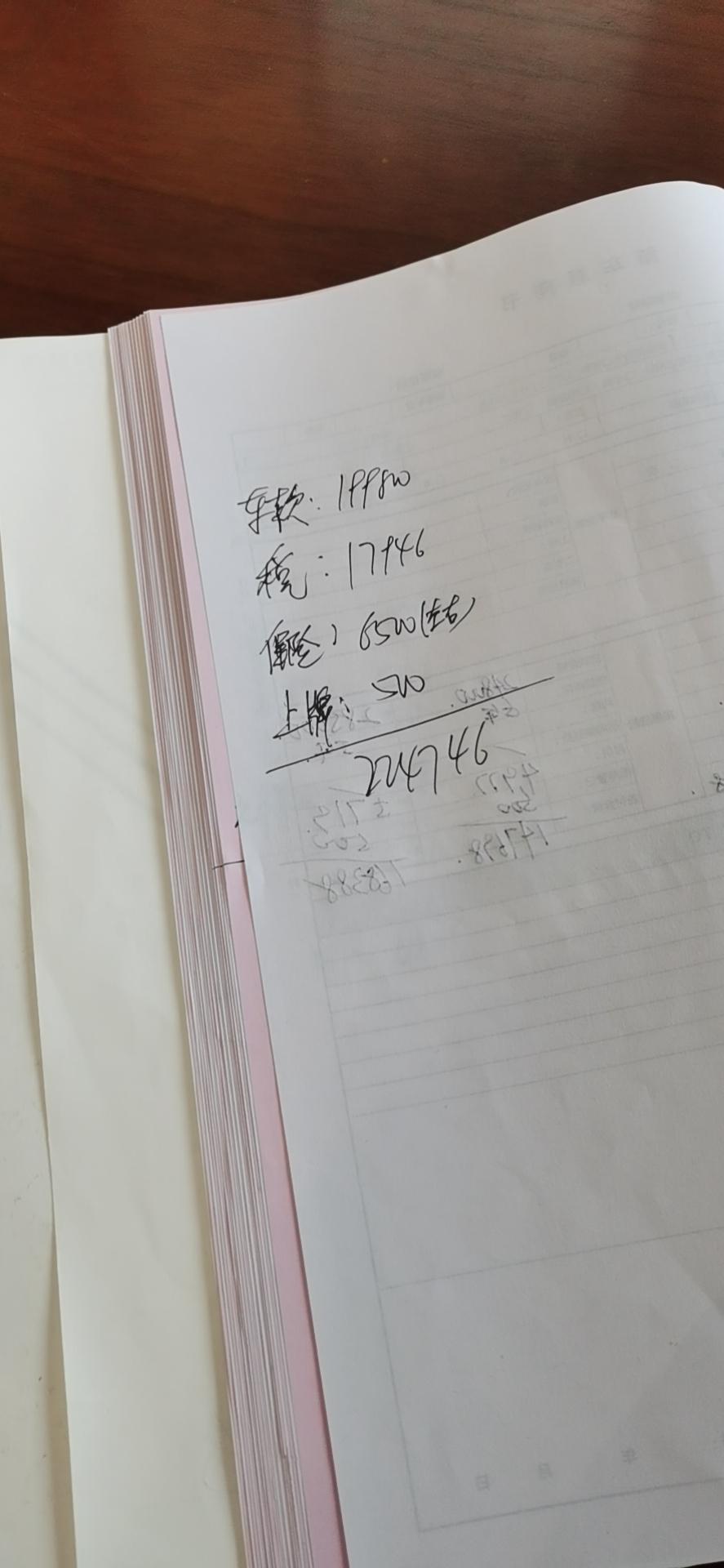 丰田凯美瑞 2.5豪华，这个价钱还能再讲么，赠品就只有脚垫和膜