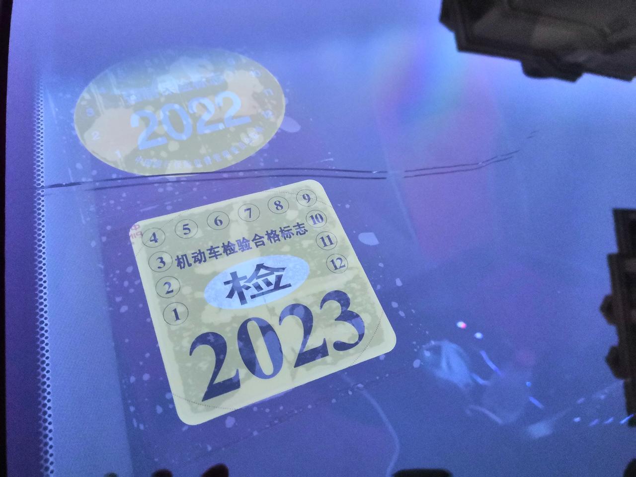 丰田凯美瑞 今天发现前挡风玻璃裂了，新车刚买一个多月4S店能管不？