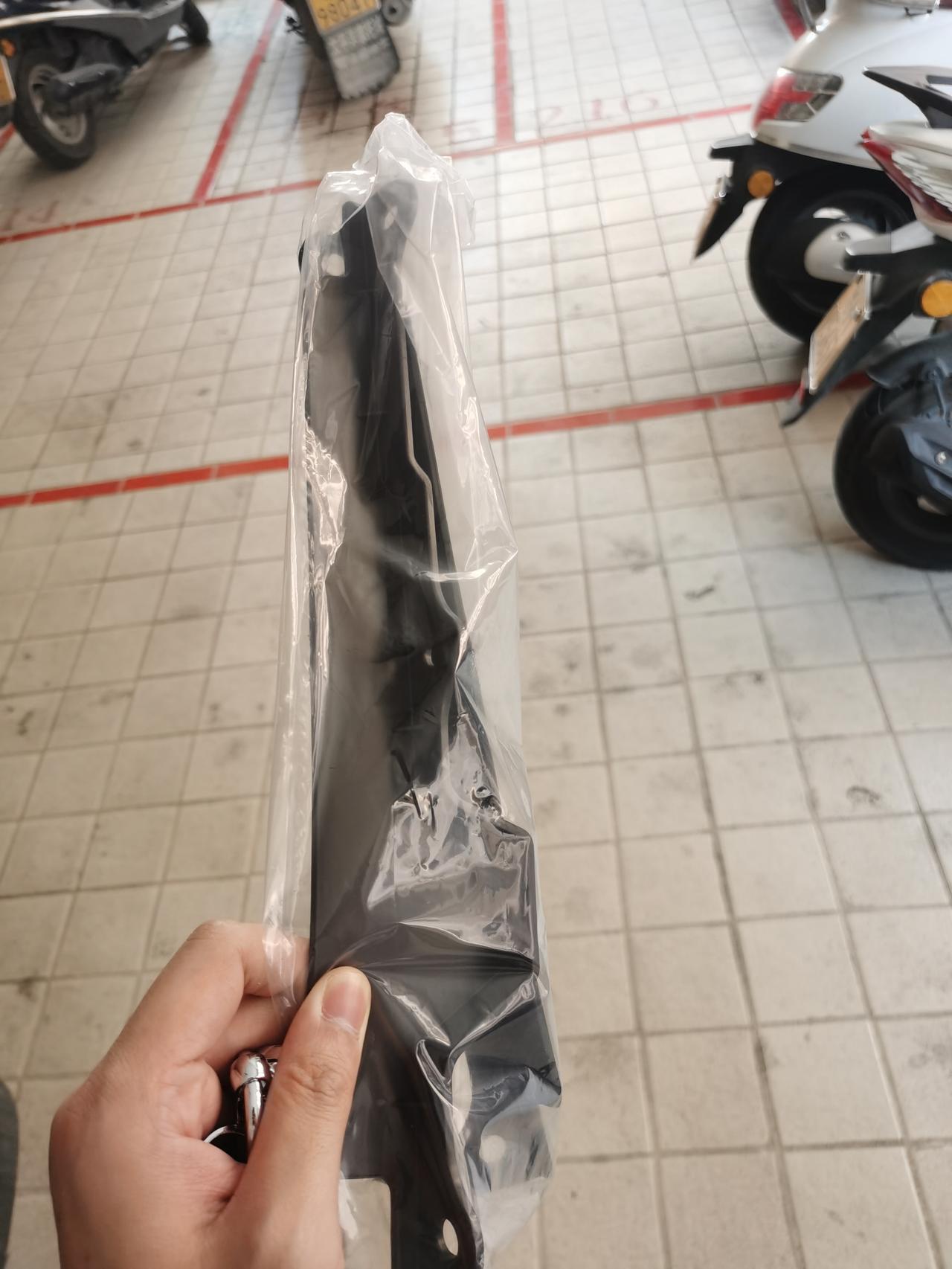 丰田凯美瑞 请问尾箱里面这个是干嘛用的？