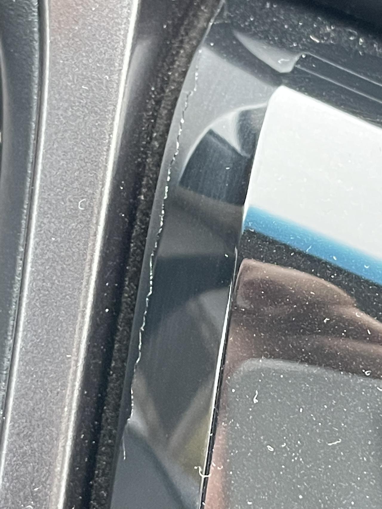 请问大家19款凯美瑞中控开裂有同款的吗？4S店会保修吗？