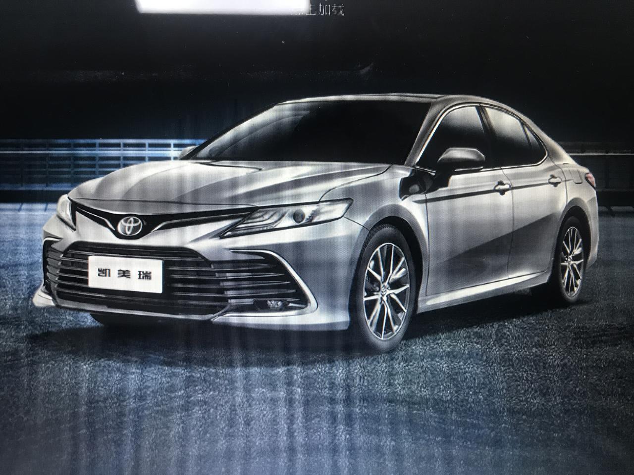 凯美瑞2.5豪华白色  4s店电话里报价22.6内落地  裸车价30%首付加税和保险  其他2年无息贷款没有手续费  电