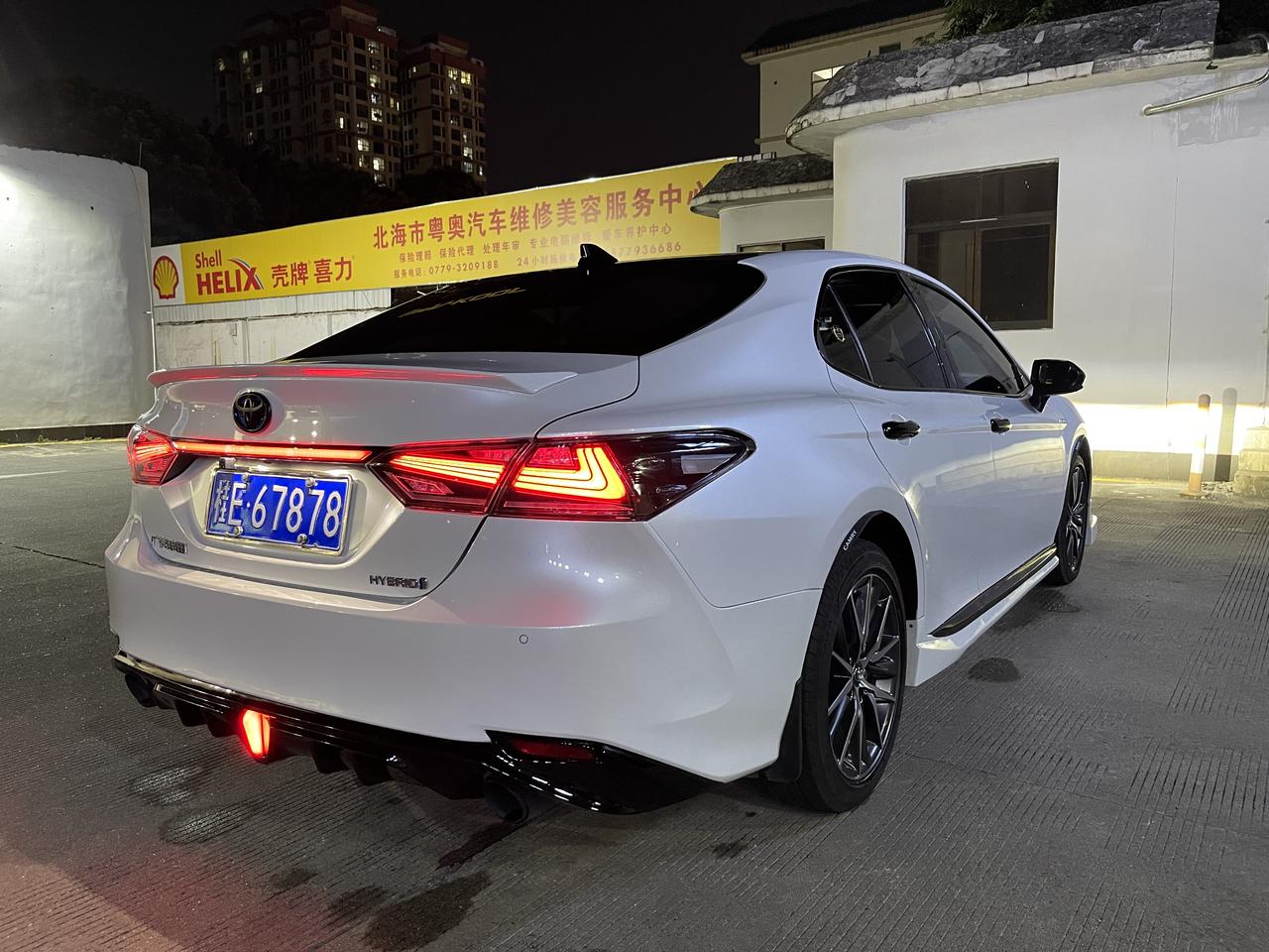 为什么凯美瑞的内饰是米白色，能否换成灰色，或者黑色，也好看呀