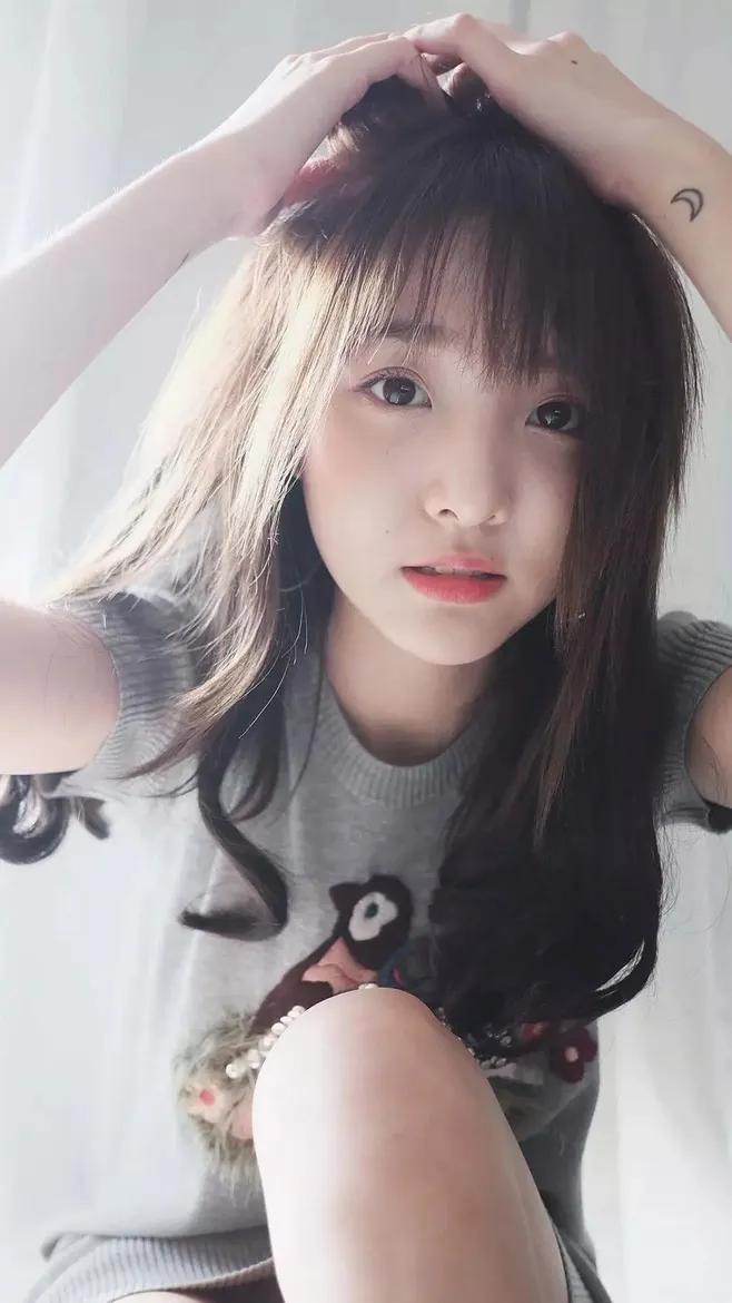 各位车友，2021款凯美瑞，关闭发动机后45秒内可以关窗。那么问题来了，45秒后关窗键使用不了，怎么关窗啊？除了再次发动