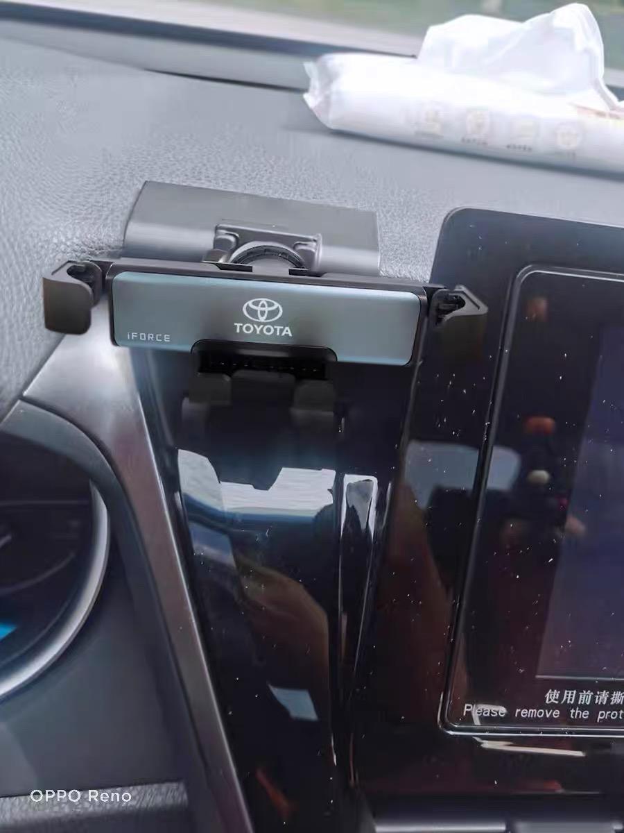 丰田凯美瑞 有知道怎么处理仪表台上面留下的印子吗？？有买过这款手机支架的小伙伴们都知道。可能我手机太重了，老是掉一边出来