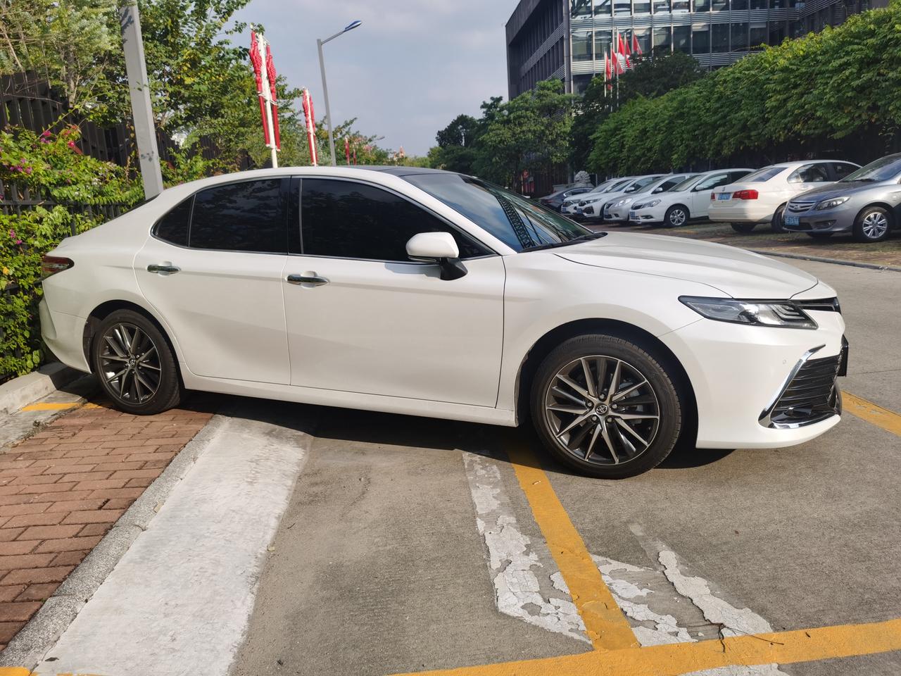 丰田凯美瑞 自动启停功能总是默认开启，能不能关掉，每次等红绿灯发动机要重启一下，车道偏离也是默认开启，每次都要关，不能永