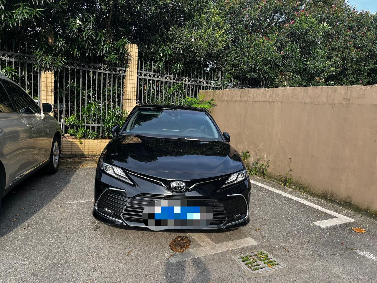 凯美瑞车窗关着 车里咋还容易出现灰尘啊 裂开了