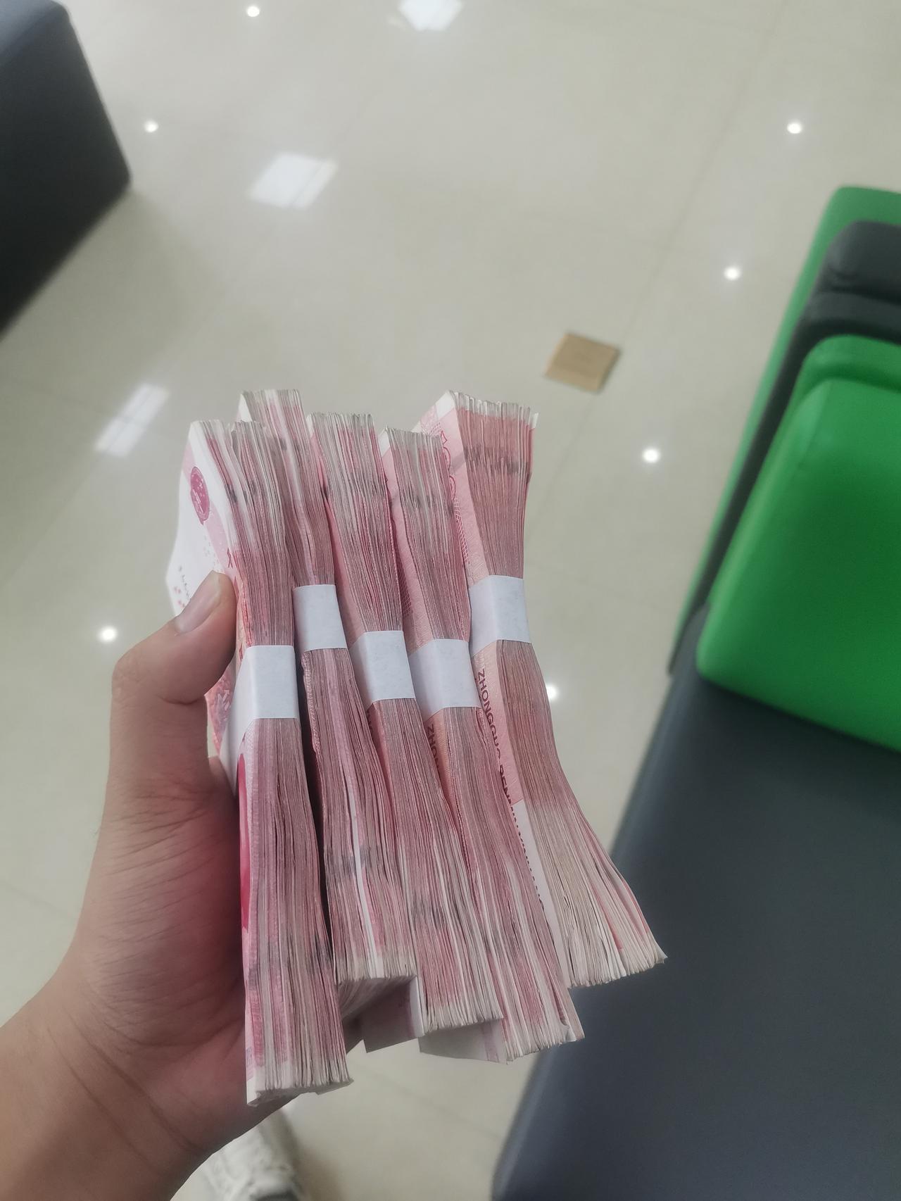 东莞这边凯美瑞风尚版2.5落地多少，那些地方优惠多，