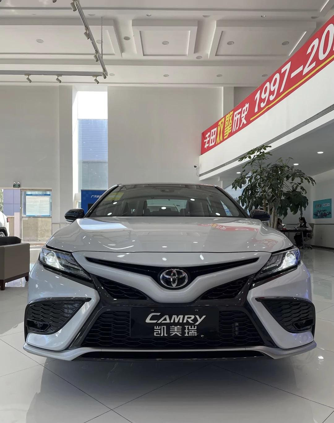 丰田凯美瑞 10.1订的2.5S 今天销售打电话过来叫下周一去看车 怎么验呢 铁子们 求指点