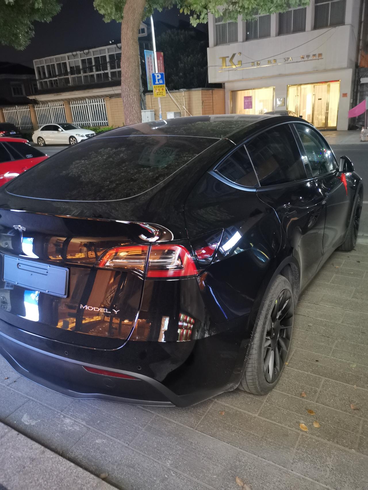 特斯拉Model Y 请教，我10月30日订的标Y，元旦前能提到车吗？要不要换个20寸的轮胎，说交付可以快一点。我听说元
