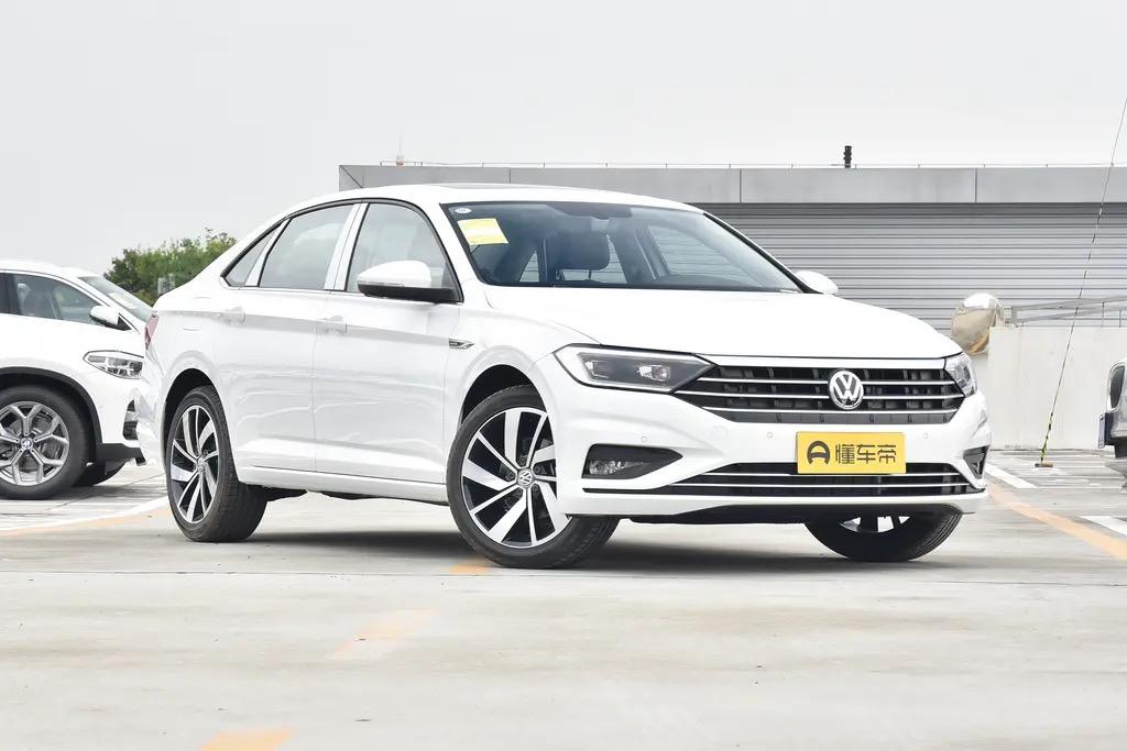 大众速腾 大佬们，麻烦问一下卓越版后排有氛围灯嘛，支持无线carplay嘛，车机系统流畅嘛