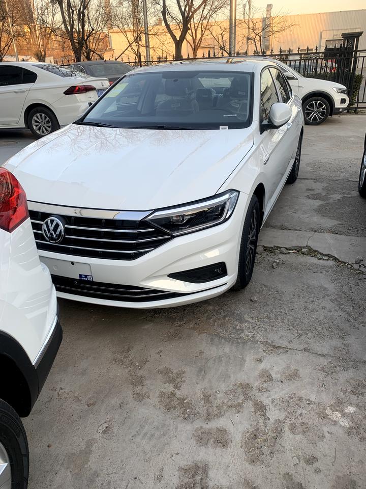 大众速腾 新车4s店给贴的膜、车检能过么？异地提车！！！