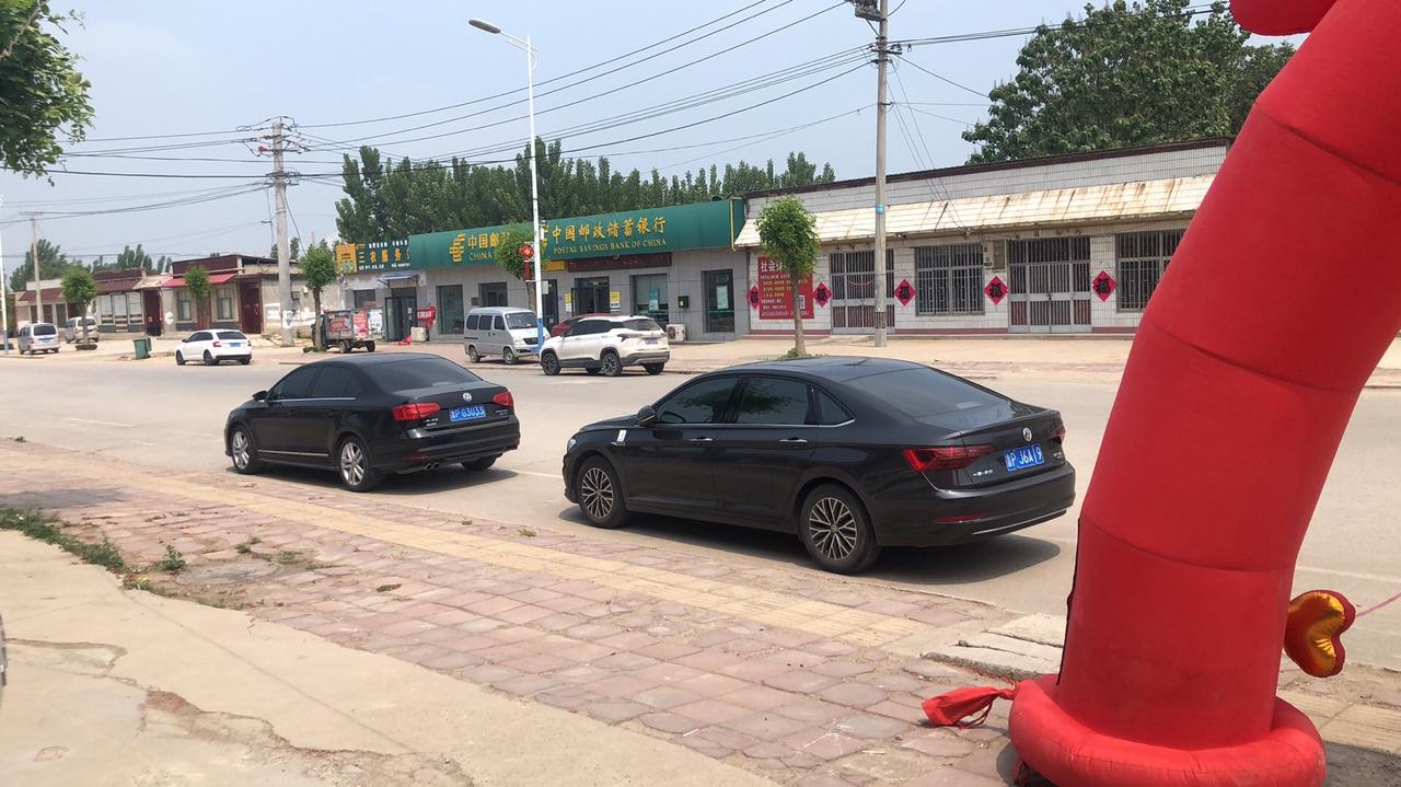 大众速腾 打开转向灯开关，转动方向时，就会出现“哒”的一声，咋回事？不开转向灯没异响