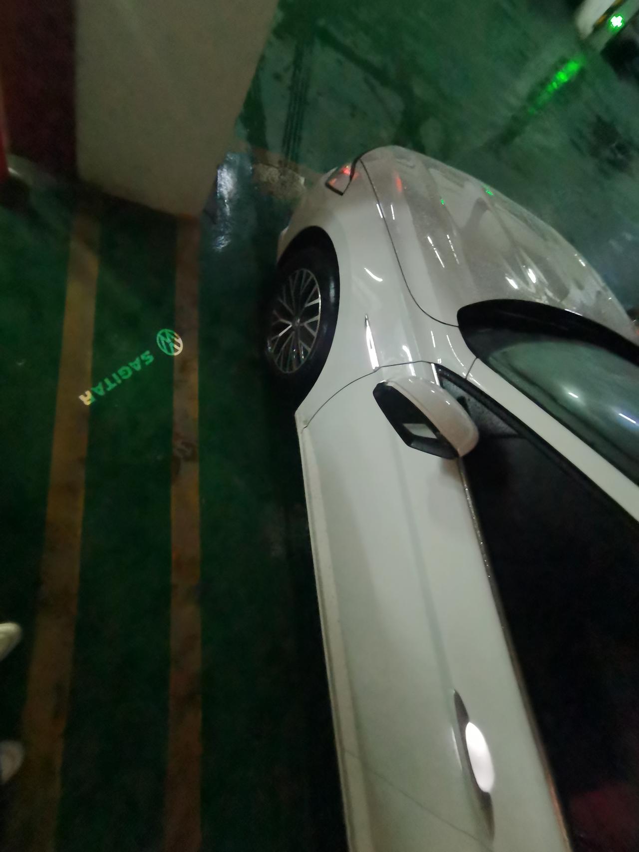 大众速腾 这个修一下要多少钱？不小心刮柱子上了
