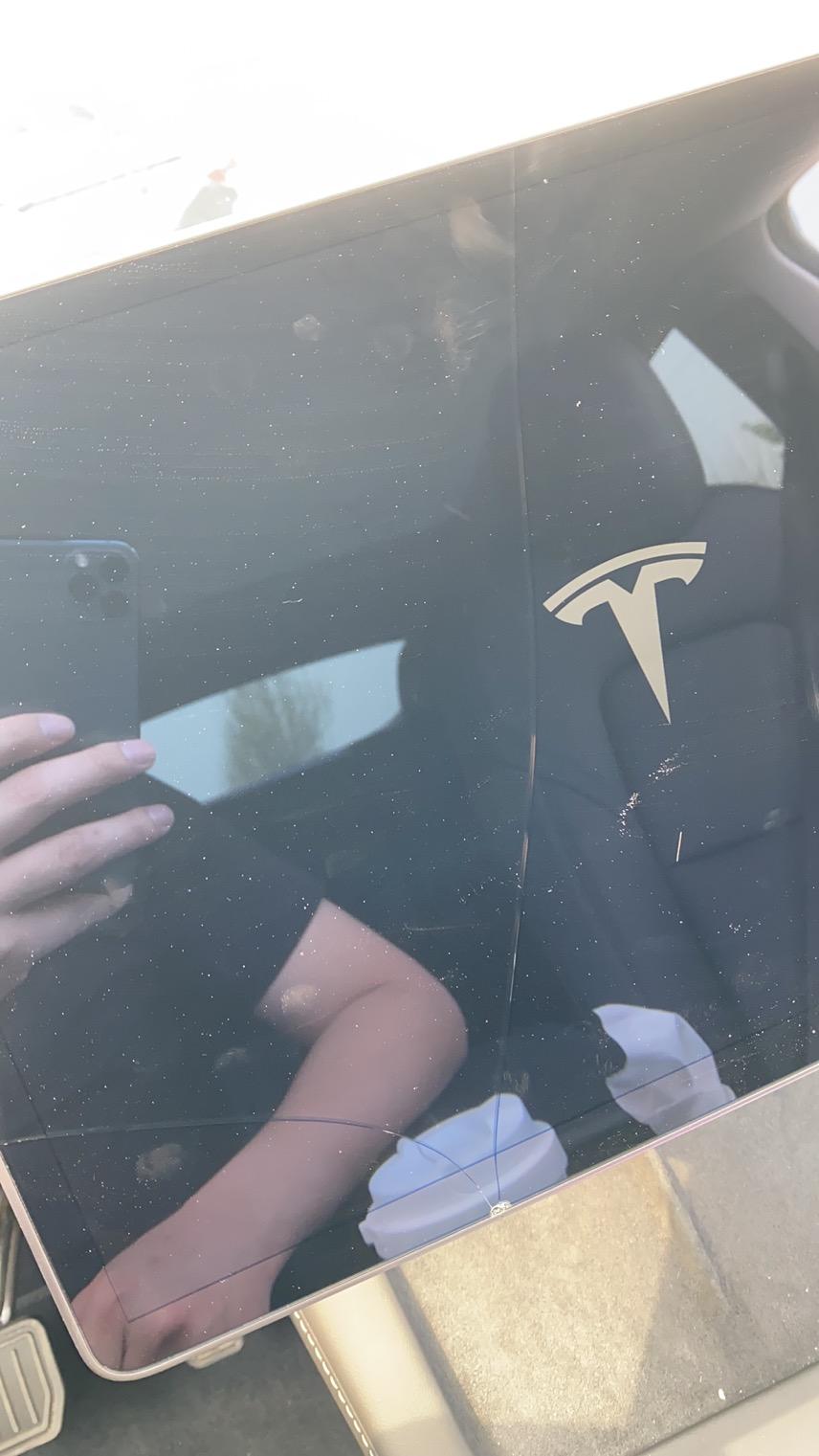 特斯拉Model Y 感觉只是外屏破了 但是4s只能换 有没有只管外屏的办法