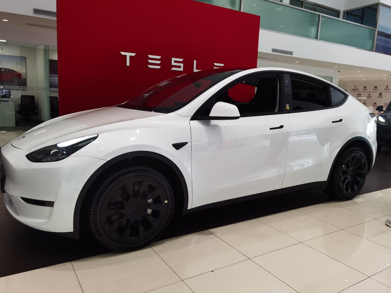 特斯拉Model Y 大家好，听说明年补贴少30%  。补贴政策是按上牌时间，还是按提车开票时间，我想12月份提车，1月