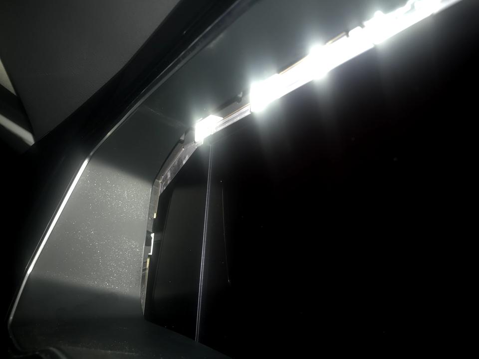 速腾21款1.4T舒适智联款，中控显示屏是不是设计缺陷，还是这样设计的，缝隙很大，一手指可以伸进去，去4S店看的新车也是
