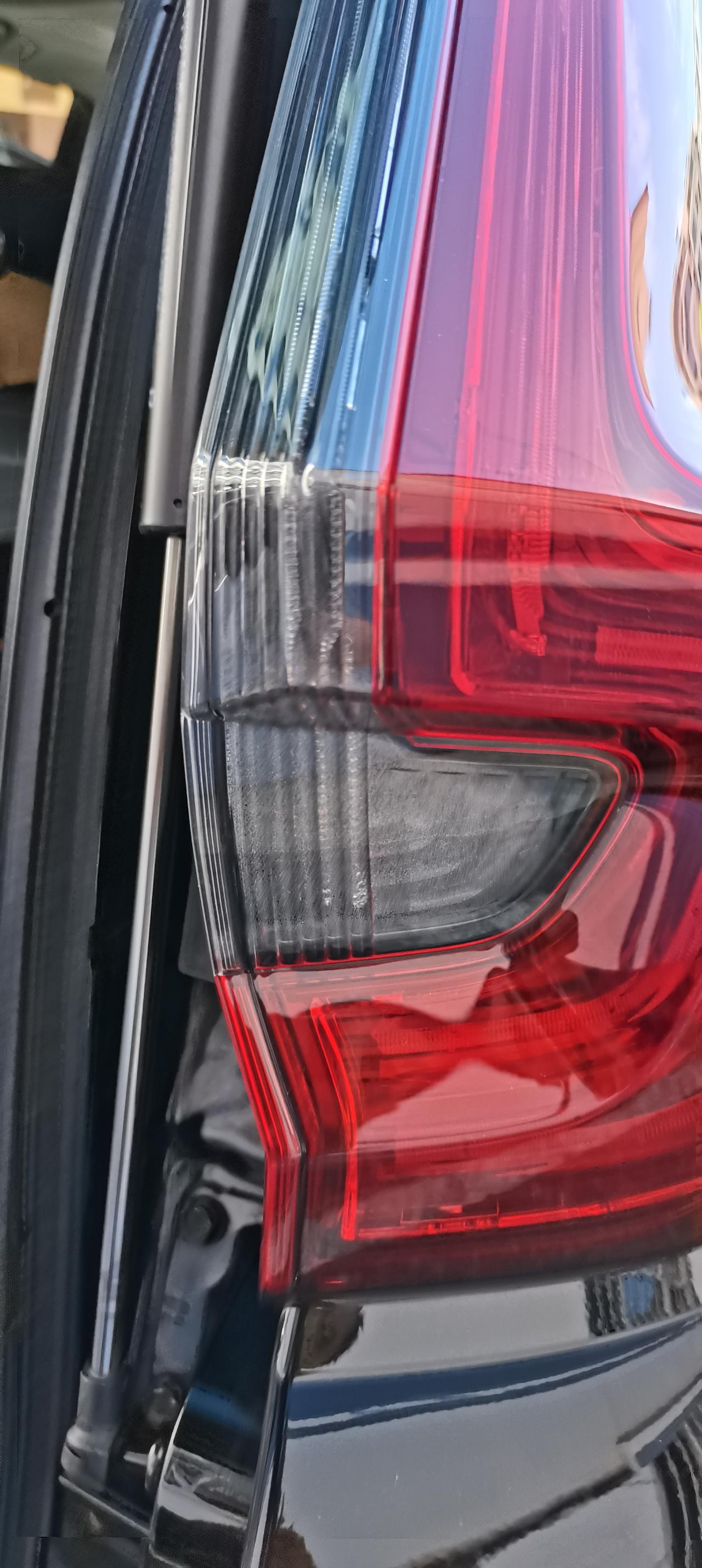 本田CR-V 2022年2月提车，CRV混动车型，今天刷完车发现右后灯内有水雾