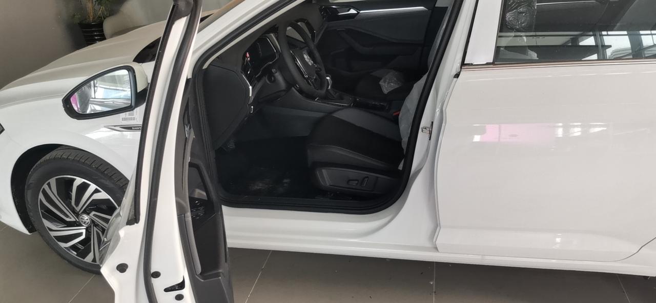 大众速腾 10.3+9.2  866A主机  百度carlife  和  内置流量  都可以用  就是连接手机无线网  