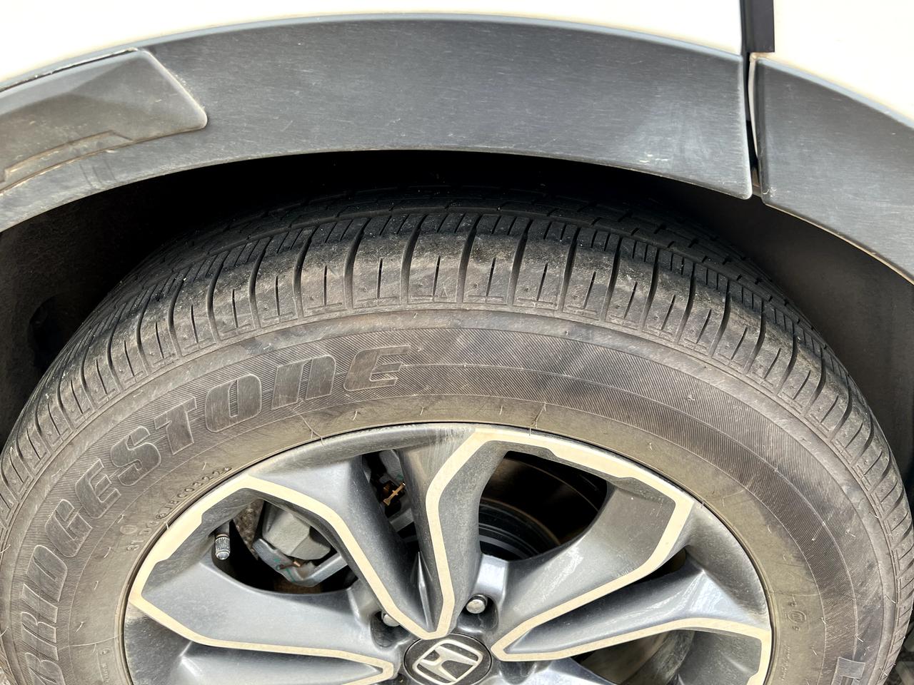 本田CR-V 混动CRV 2021款，7km，两个后轮都是这个样子，这是偏磨吃胎吗？