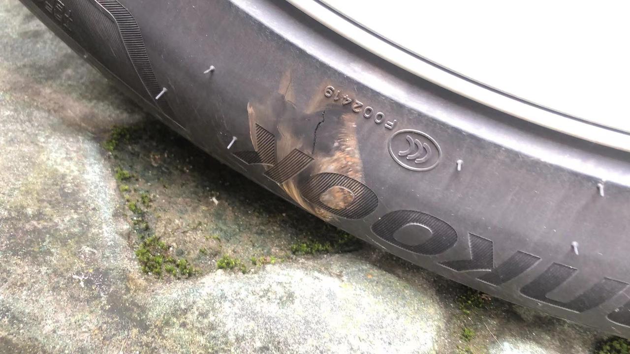 特斯拉Model Y 在小区里轮胎划伤了 ，有必要换嘛？换一条胎要多少钱