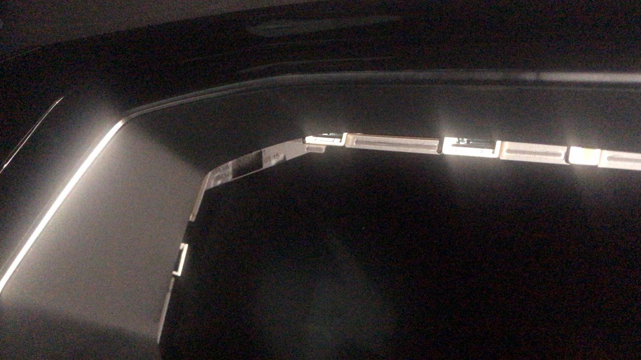 速腾21款1.4T舒适智联款，中控显示屏是不是设计缺陷，还是这样设计的，缝隙很大，一手指可以伸进去，去4S店看的新车也是
