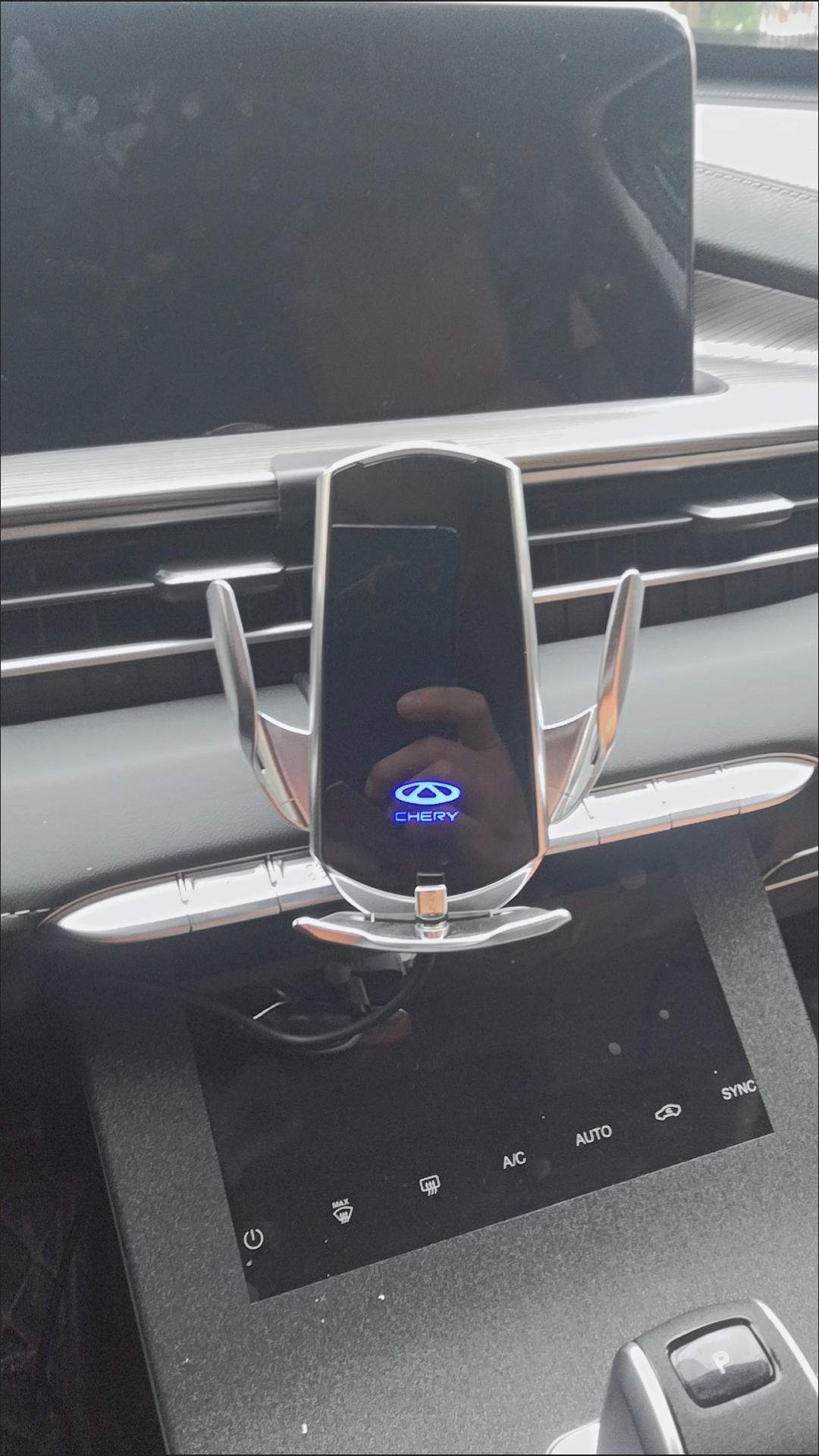 奇瑞瑞虎8 PLUS 问下大神门，今年3月的车21款豪情，有没有升降变速箱的，还有什么电瓶保护罩，有没有，明天想去首保了