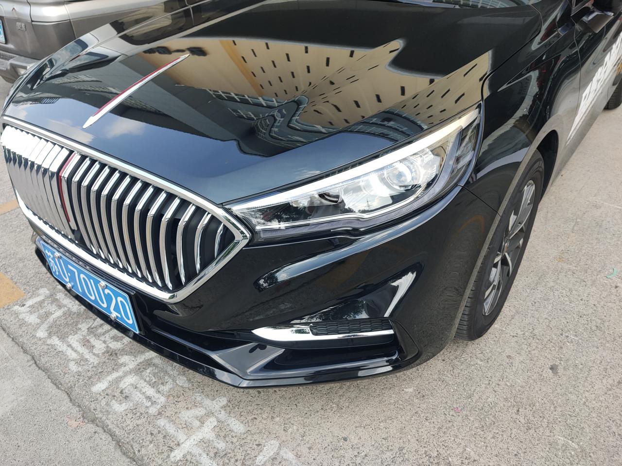 红旗H5经典 买黑色的好看还是银色的好看啊这边的4S店都没有银色的现车，但我还是好想看看银色的。有没有提了银色款哥们啊