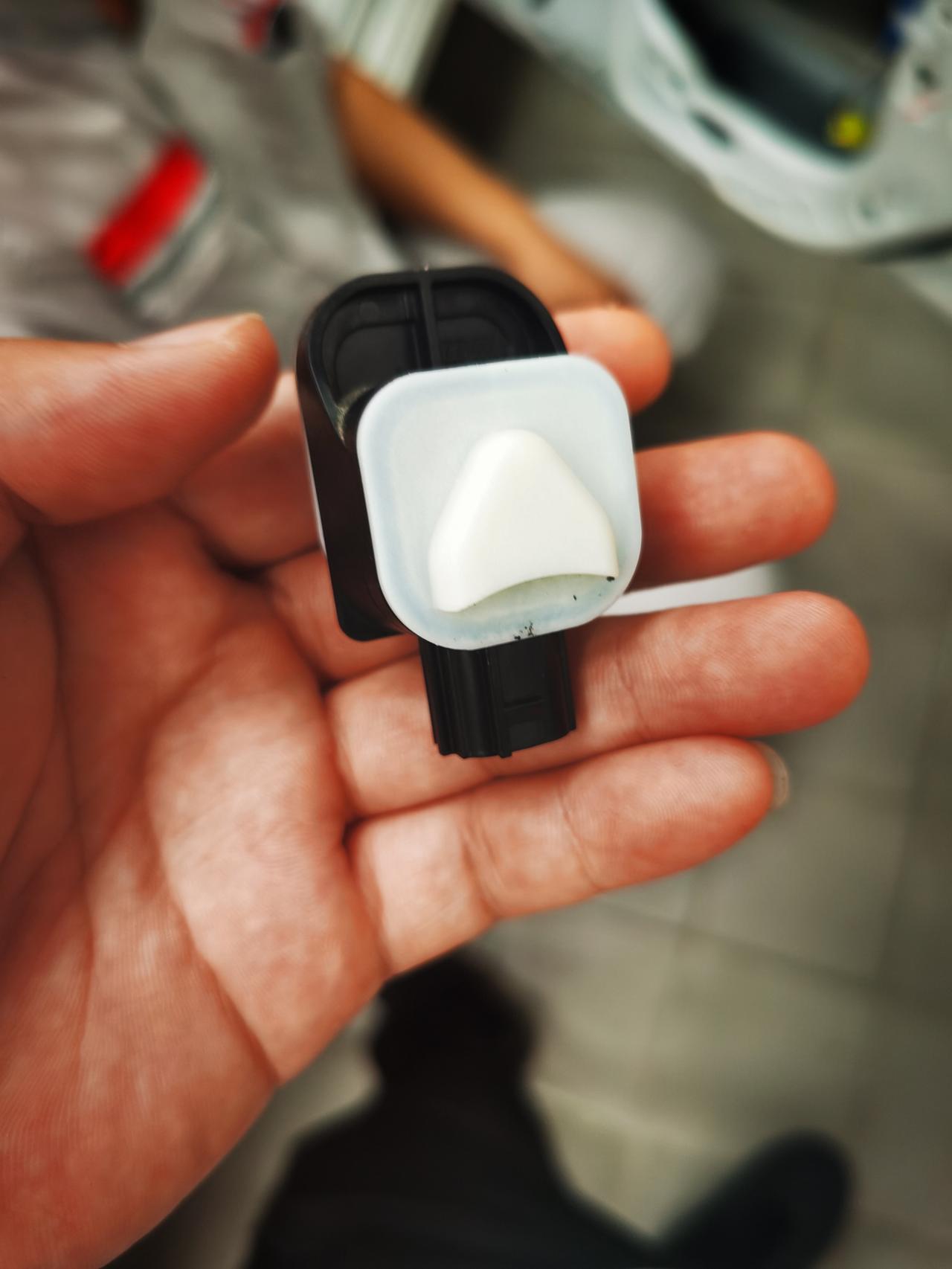 卡罗拉19款先锋版，前左右侧气囊压力传感器失去通讯，这是怎么了？有没有卡罗拉的传感器。
