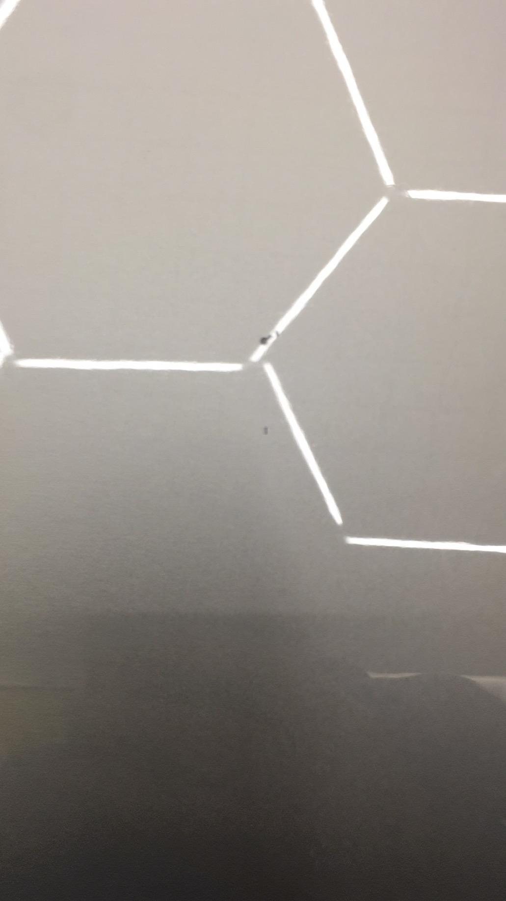 沃尔沃XC60 今天镀晶，然后施工中无意看见膈应的事儿……请问各位这个是拿笔呢？喷漆呢？各位车友给点意见部位：机器盖前段