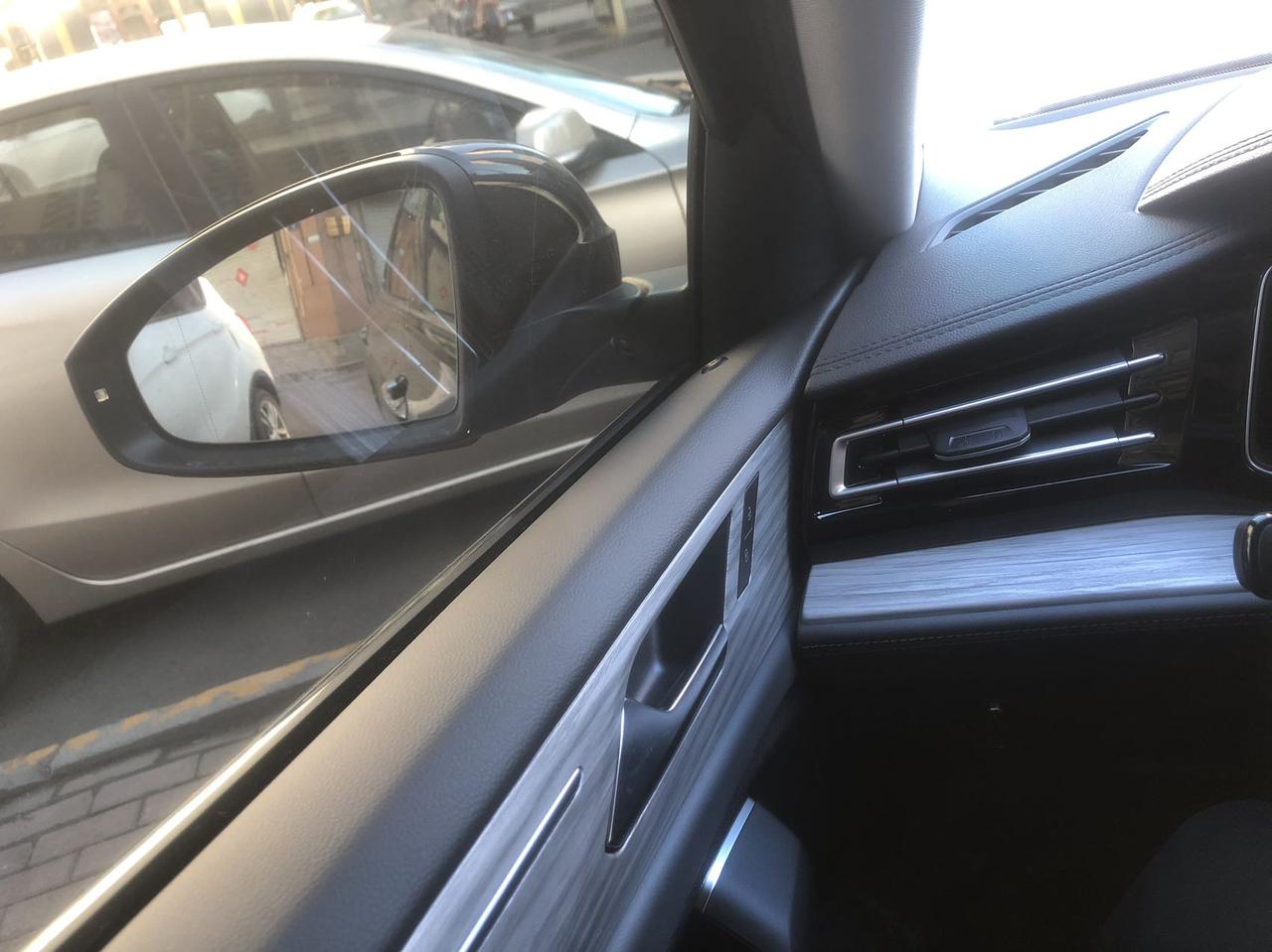大众速腾 有贴完膜后视镜反光的吗？怎么能解决啊？