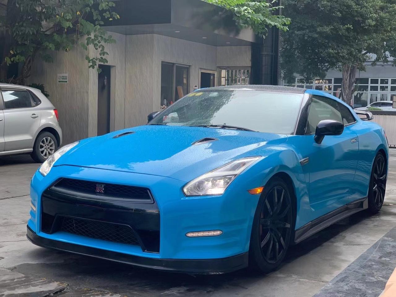 日产GT-R 12款的 (美规)红机头改了钛合金RSE全段排气          17款的闪电大灯        LED