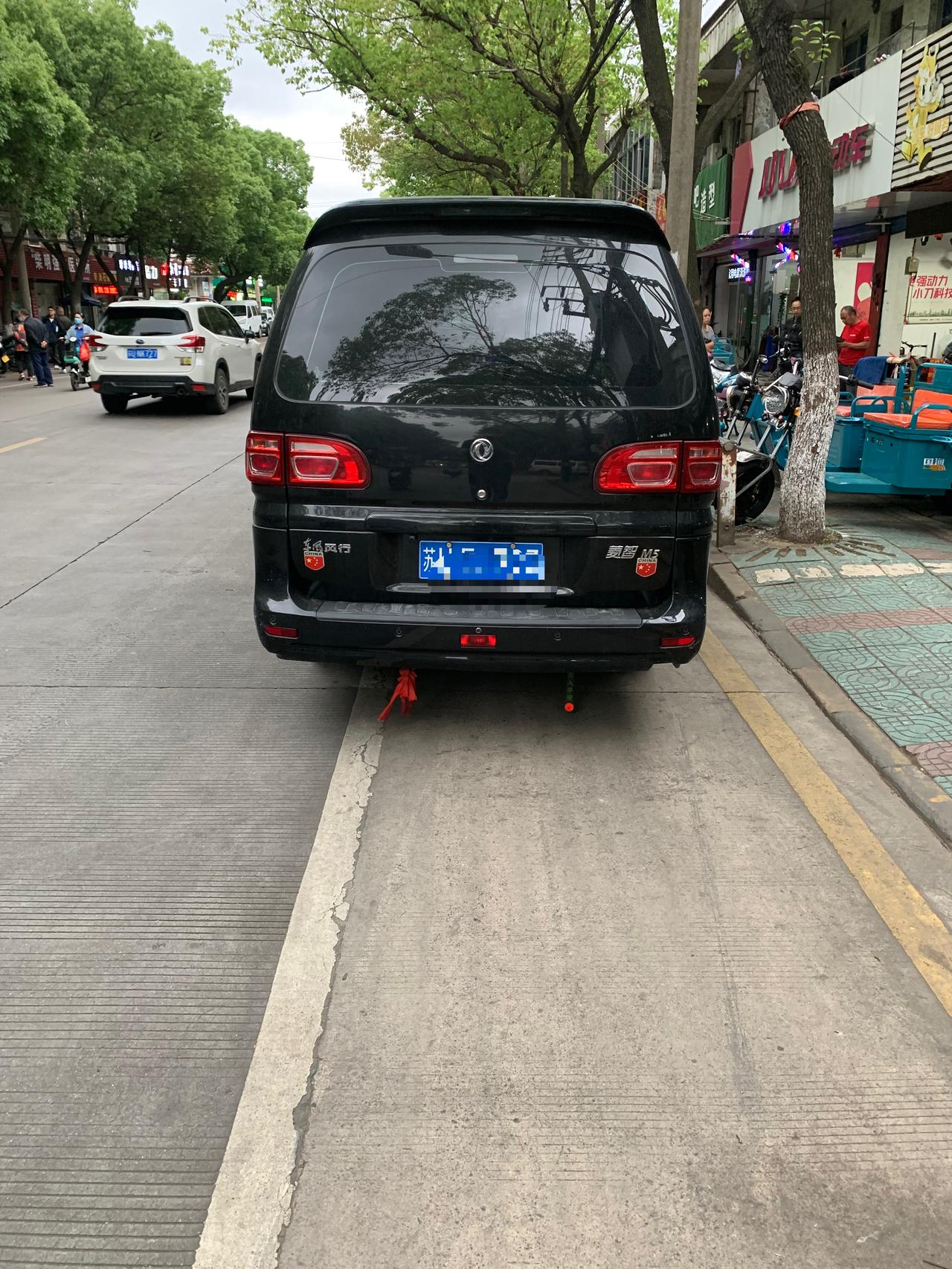 车友们，菱智原车的内侧尾灯不亮，有没有改亮的车友，希望发一下教程