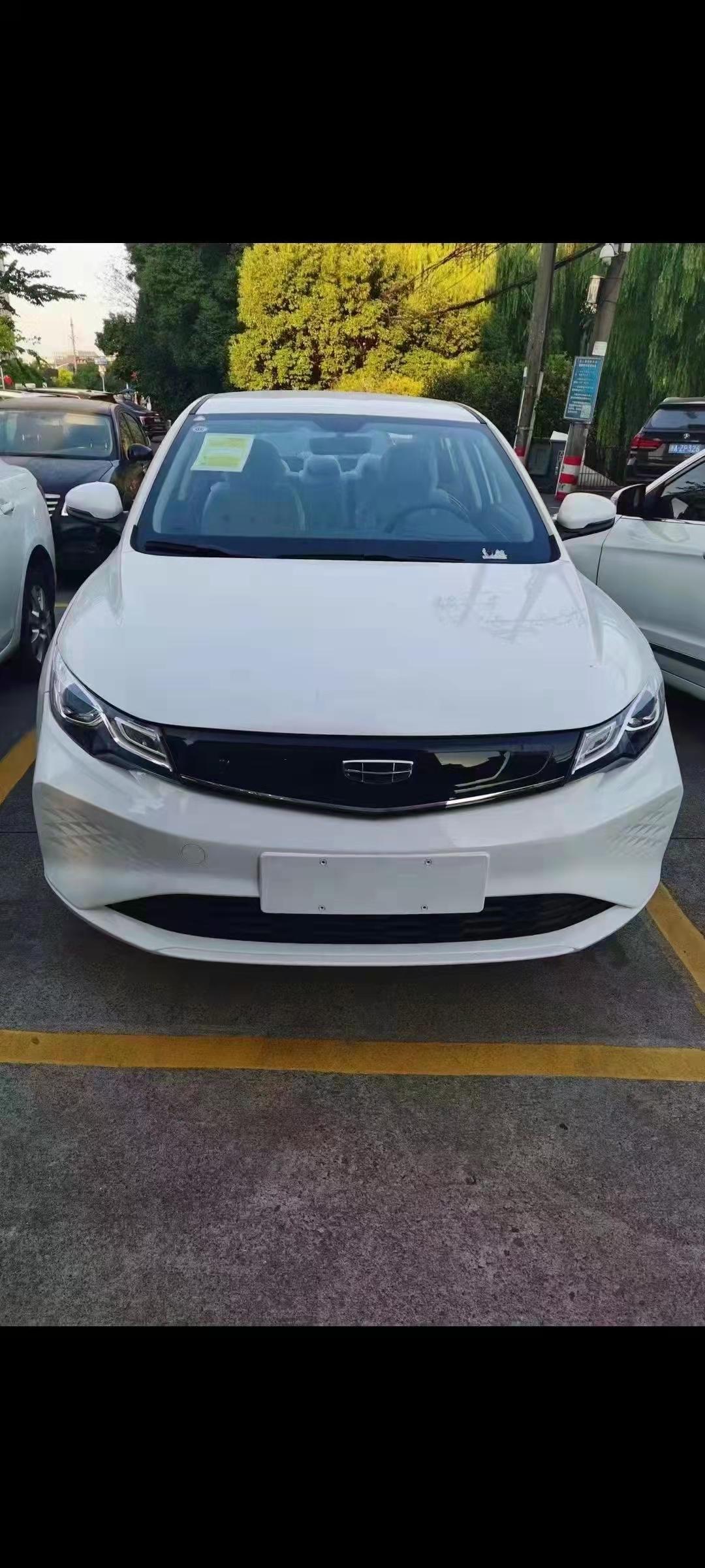我在滴滴旗下的小桔有车买的帝豪EVpro为什么没有老板键和倒车雷达，但是有备胎，有谁知道详情吗？
