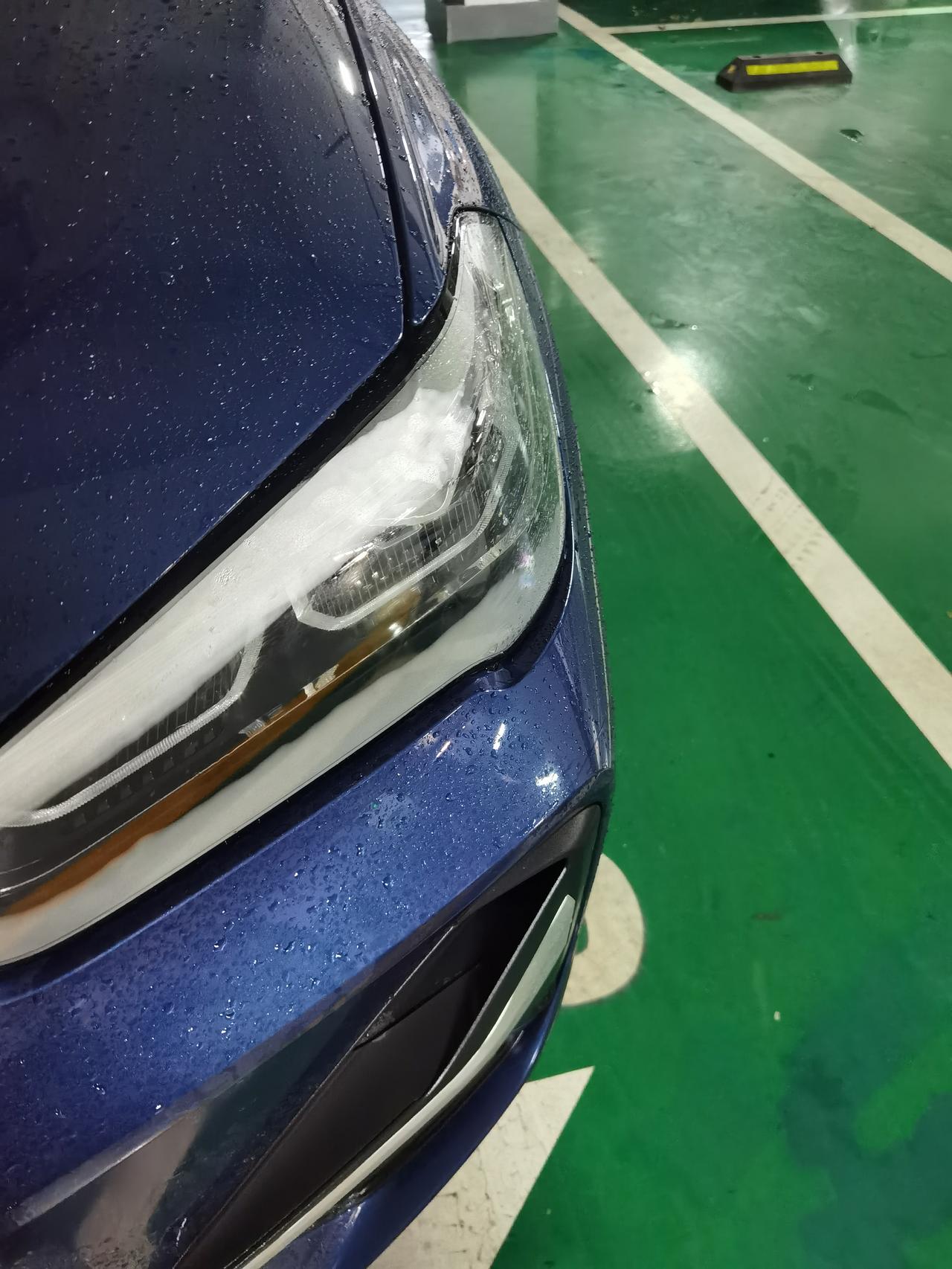 宝马X1 大灯有雾正常不？在福州。连续下了一个月的雨。