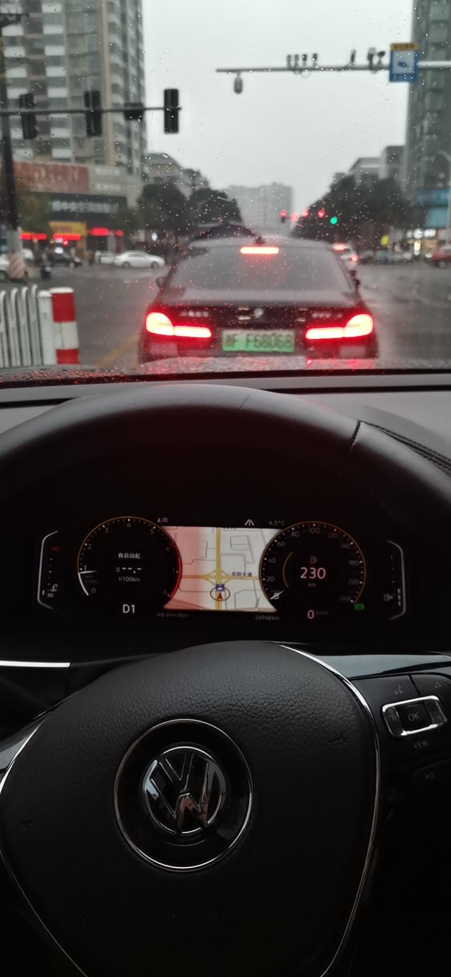 请问一下  途昂仪表盘上的时间怎样调出来？