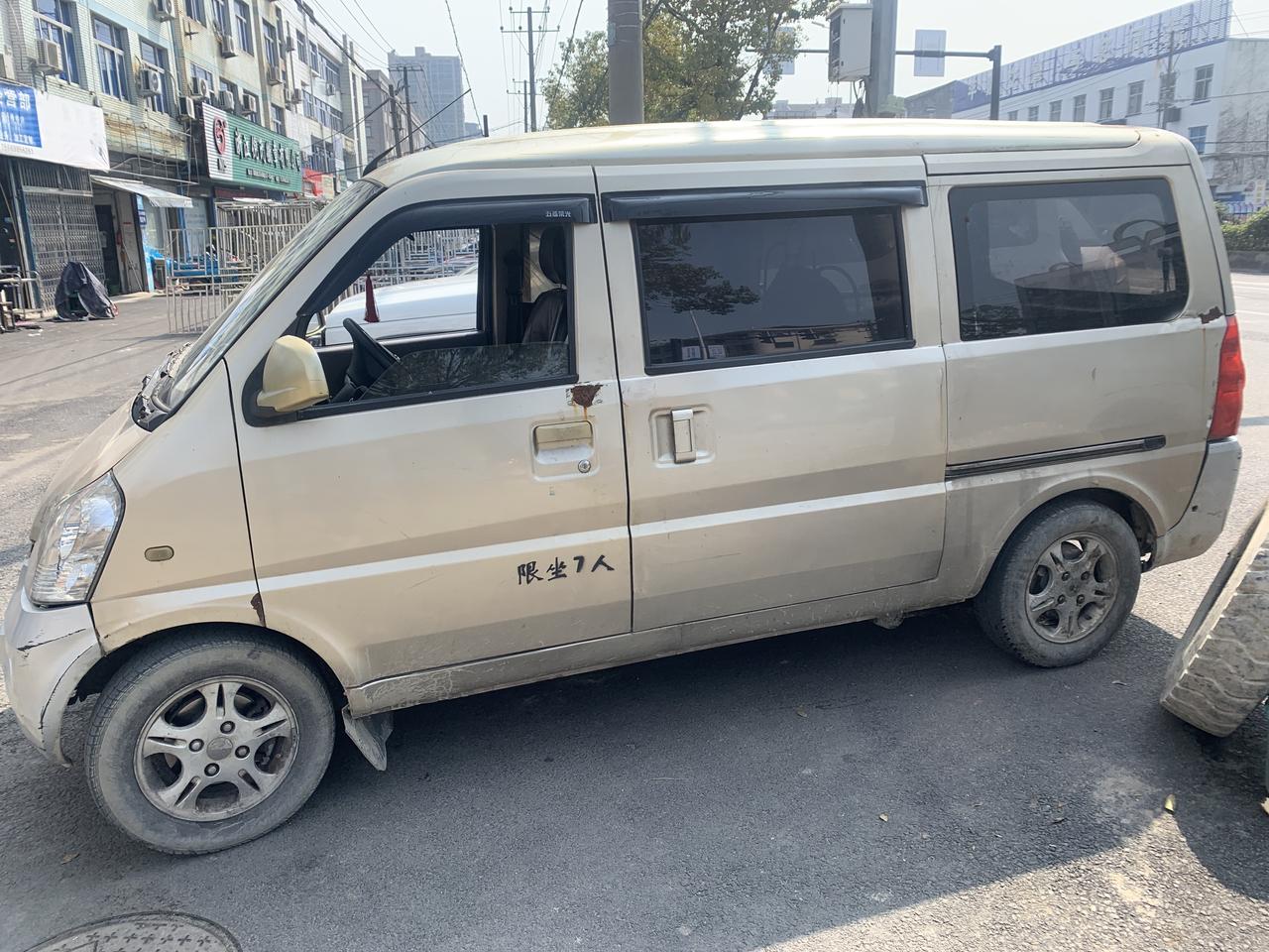 五菱五菱荣光 老的荣光不带助力有没有什么土办法能让车子方向盘变轻点啊  求修车大佬告知...