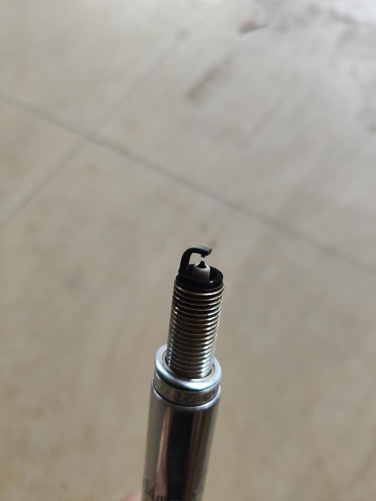 1.2T卡罗拉行驶1.6万。不到一年。火花塞烧成这样属于正常现象吗