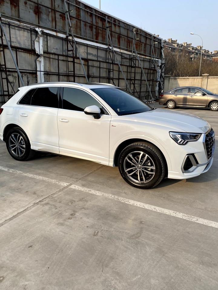 奥迪Q3 19款q314.t出场是什么型号机油 跑多少公里算是老车 新车加多少号机油好  q3车速八十以上主驾驶风燥很大
