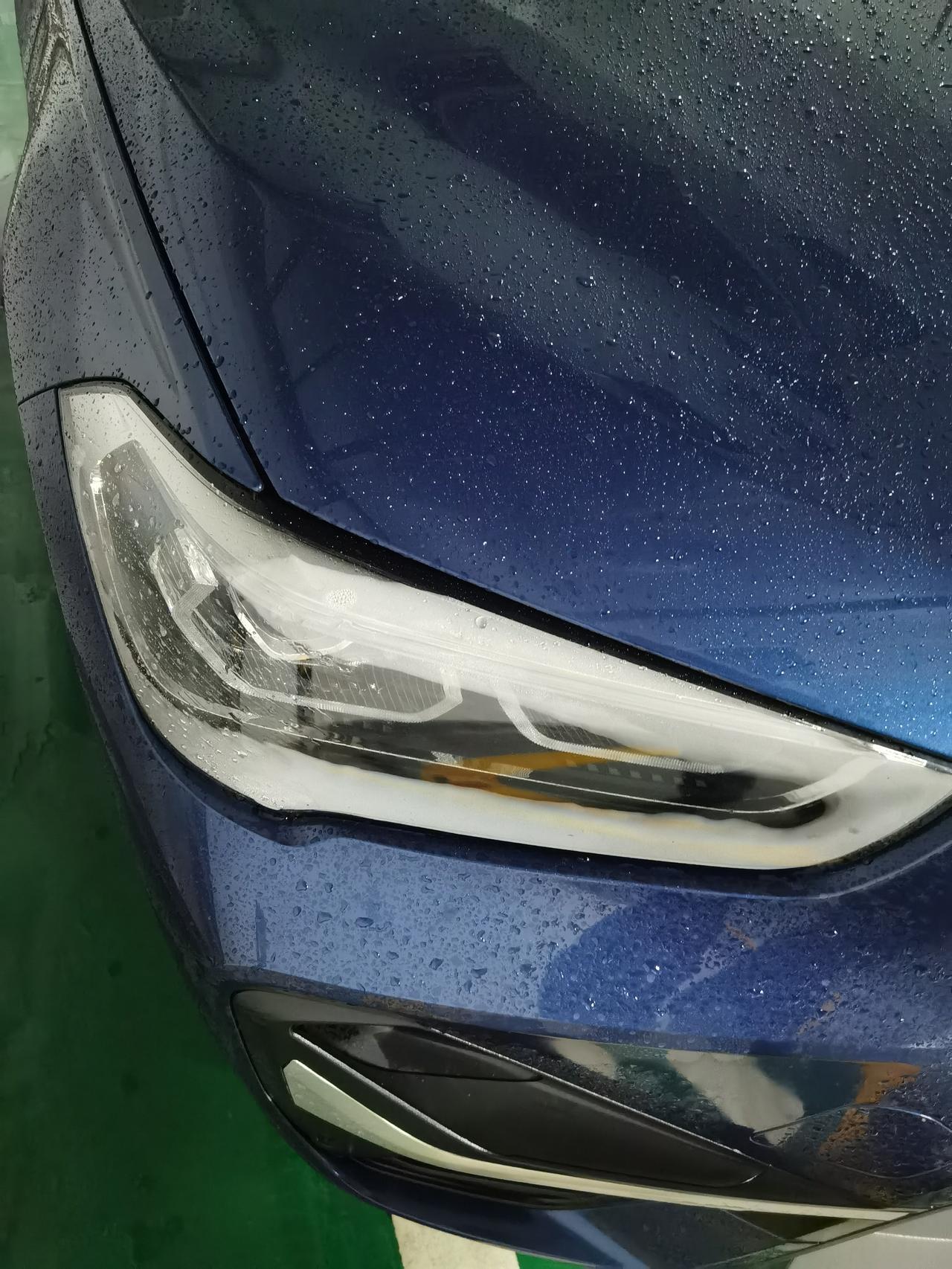 宝马X1 大灯有雾正常不？在福州。连续下了一个月的雨。