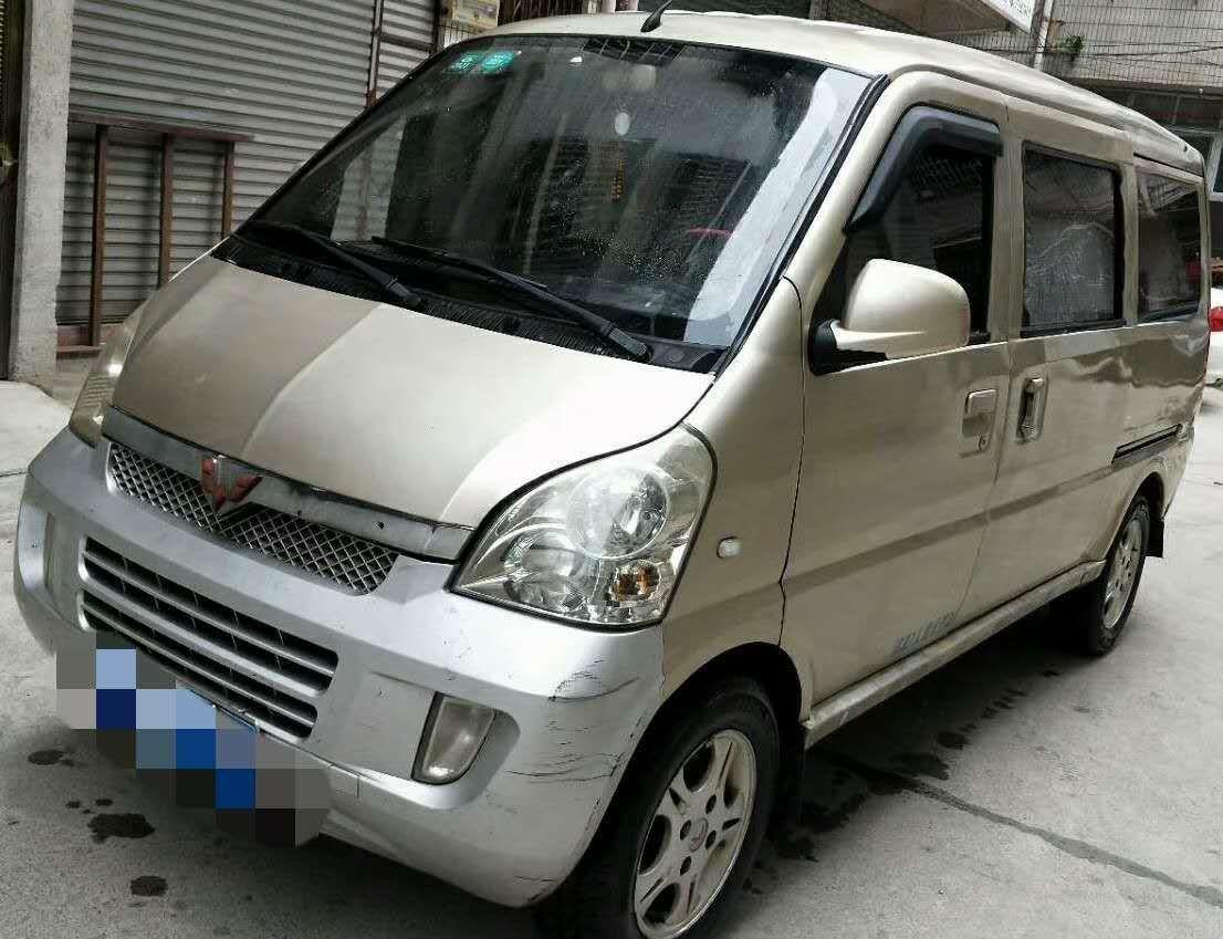 五菱五菱荣光 13年的面包车  价格一般是多少