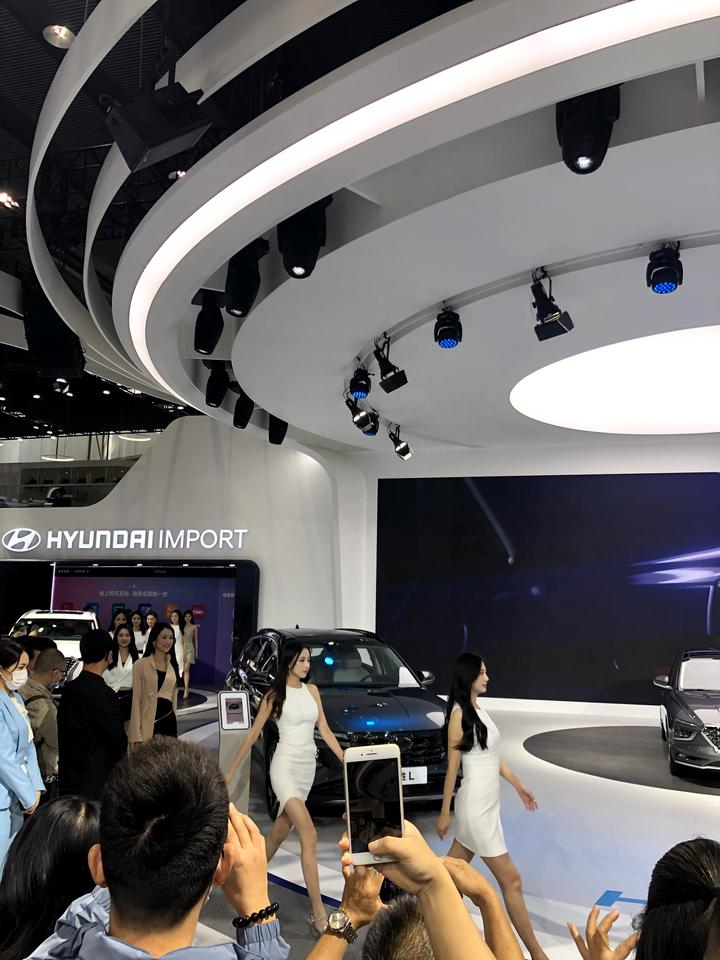 奥迪A4(进口) 临近20000KM的保养，发现找不到保养手册，可以请哪位4肉车主拍下保养那页发下给我吗十分感谢。已经保