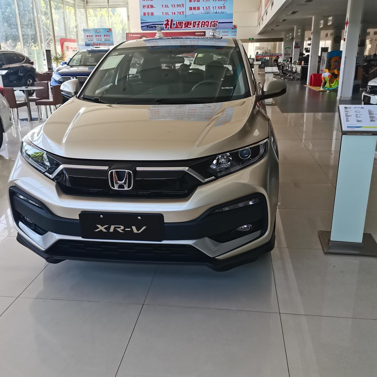 本田XR-V 都在吐槽xr v,好像大家又要内饰高没，外形好，又要发动机好，还又要便宜，怎么啥好都往一块站呢，我是刚毕业
