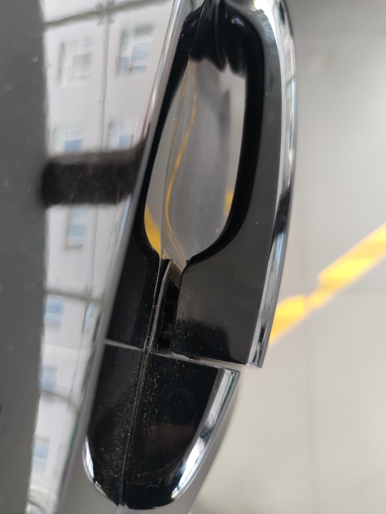 22款英仕派，后车门拉手卡滞，回弹不好，大家有没有类似情况怎么解决啊
